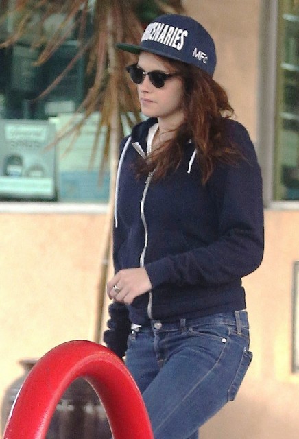 Exclusive... 51280230 'Camp X-Ray' actress Kristen Stewart getting gas at a gas station in Los Feliz, California on December 6, 2013. Kristen was driving a used Isuzu Trooper that she recently purchased. Kristen also had a Christmas tree delivered to her house. FameFlynet, Inc - Beverly Hills, CA, USA - +1 (818) 307-4813