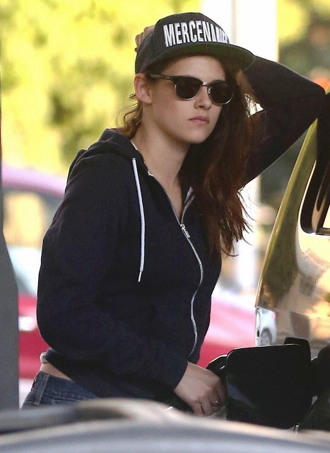 Exclusive... 51280234 'Camp X-Ray' actress Kristen Stewart getting gas at a gas station in Los Feliz, California on December 6, 2013. Kristen was driving a used Isuzu Trooper that she recently purchased. Kristen also had a Christmas tree delivered to her house. FameFlynet, Inc - Beverly Hills, CA, USA - +1 (818) 307-4813